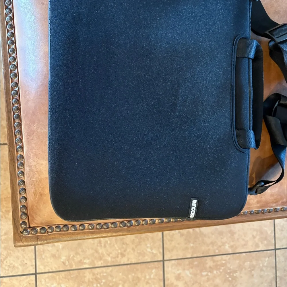 In case laptop case - Picture 2 of 4
